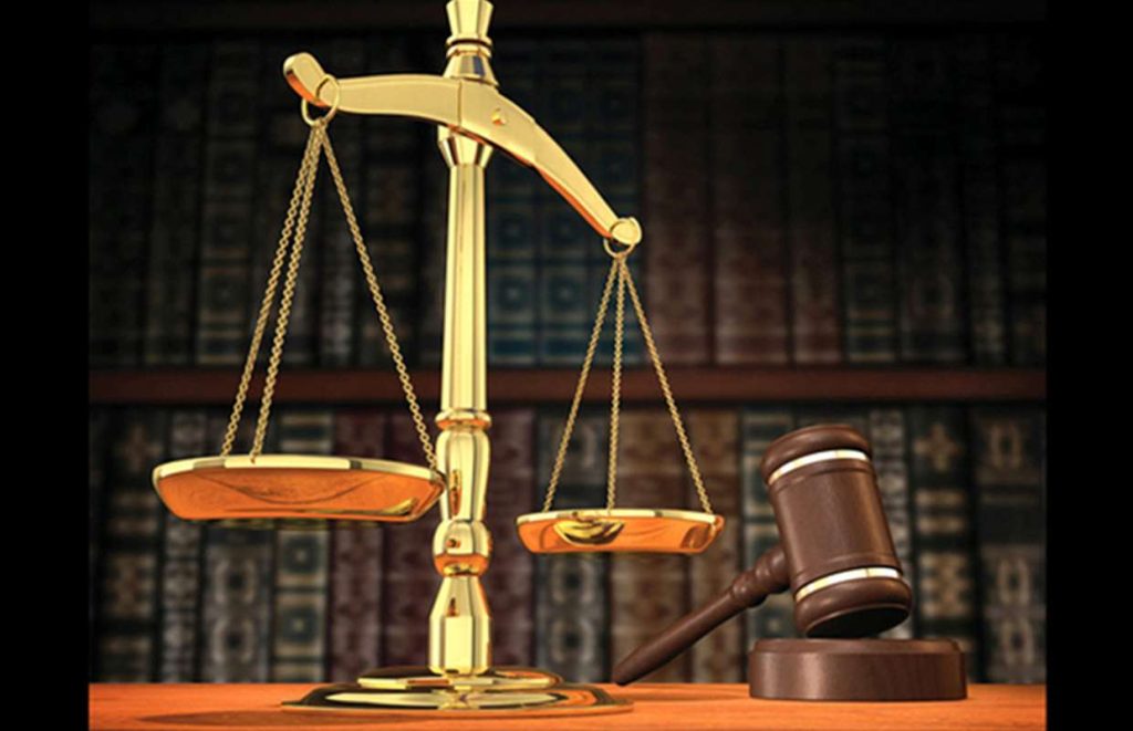 هل من حق الرجل منع مطلقته وأطفاله من السكن في بيت أهلها؟