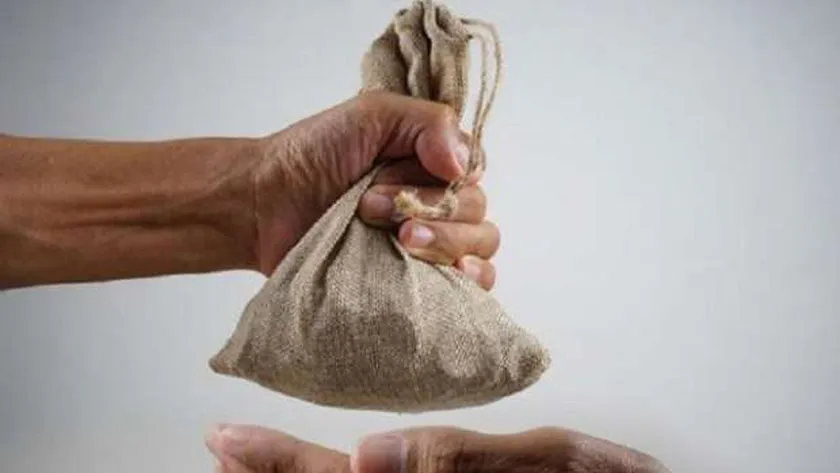 متى تجب الزكاة على الراتب الشهري؟