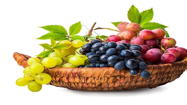 ما الذي يحدث لجسمك عند تناول العنب الغامق؟