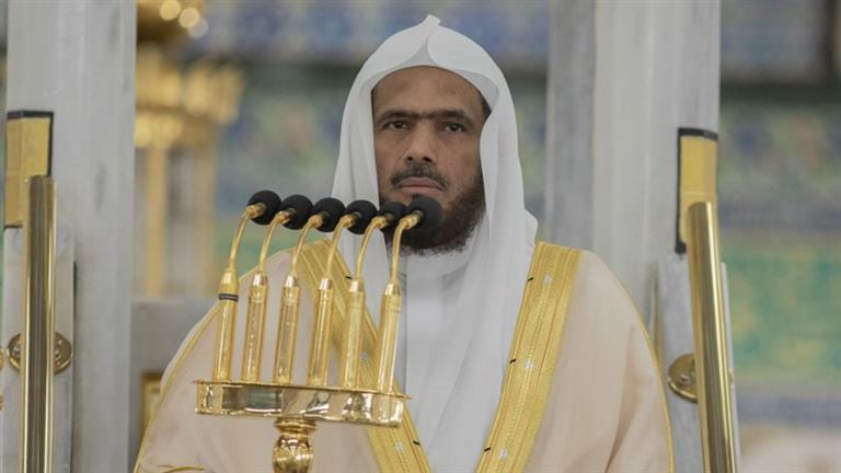 “إِنَّ اللَّهَ بَصِيرٌ بِالْعِبَادِ”.. إمام المسجد النبوي يستعرض معنى الآية وأثرها على الحياة والمجتمع