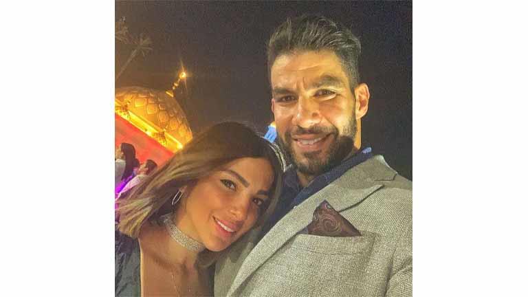 Couples الدوري المصري..”بيتبسط إني بغير عليه”.. قصة حب شريف اكرامى وزوجته