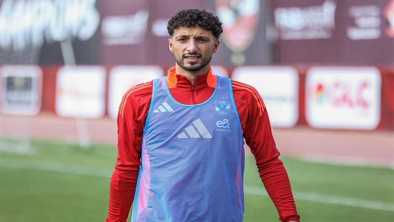 “ليس لديهم مكان للاختباء”.. وسام أبو علي مهاجم الأهلي يكشف عن أزمة لعائلته بالكامل في لبنان