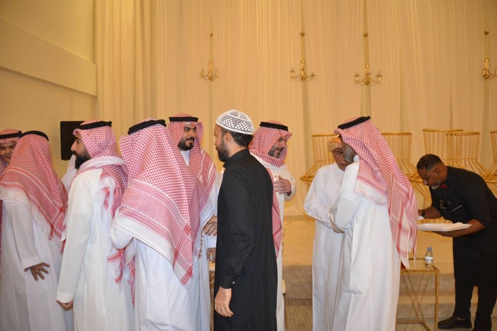 آل قشلان يتلقون التعازي في فقيدهم