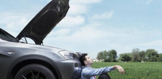 «لو عربيتك عطلت وماعندكش شبكة».. طريقة التواصل مع مراكز الخدمة في هواتف أيفون