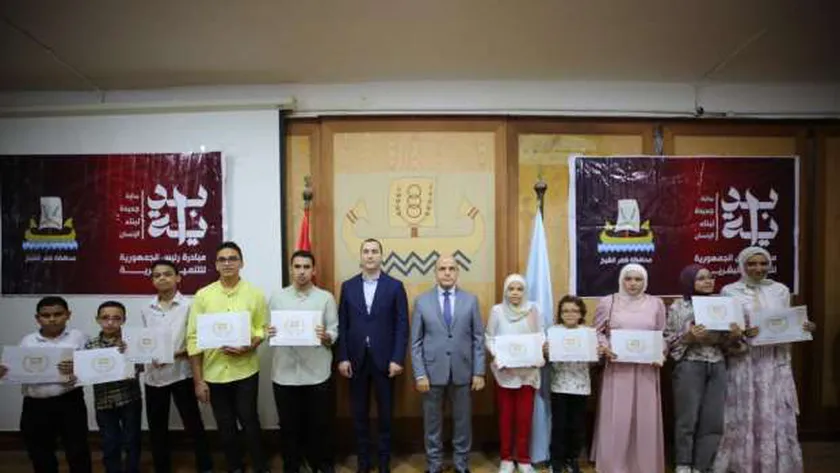 محافظ كفر الشيخ يكرَّم 47 طالبًا وطالبة من الحاصلين على دورات الـICDL