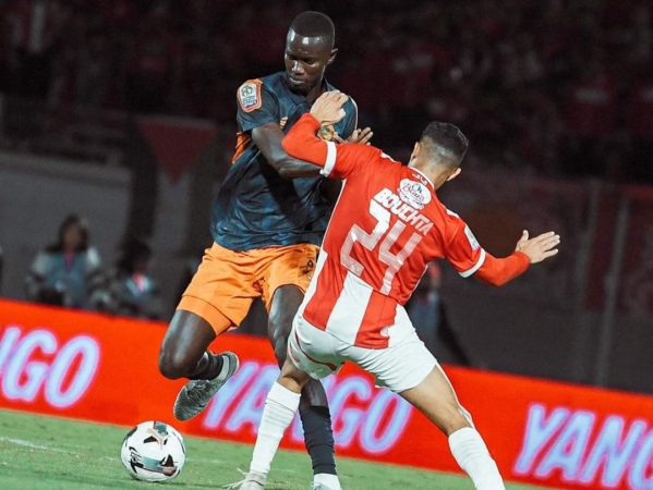 البطولة: نهضة بركان ينفرد بالصدارة عقب انتصاره على الوداد البيضاوي في قمة الجولة الثامنة