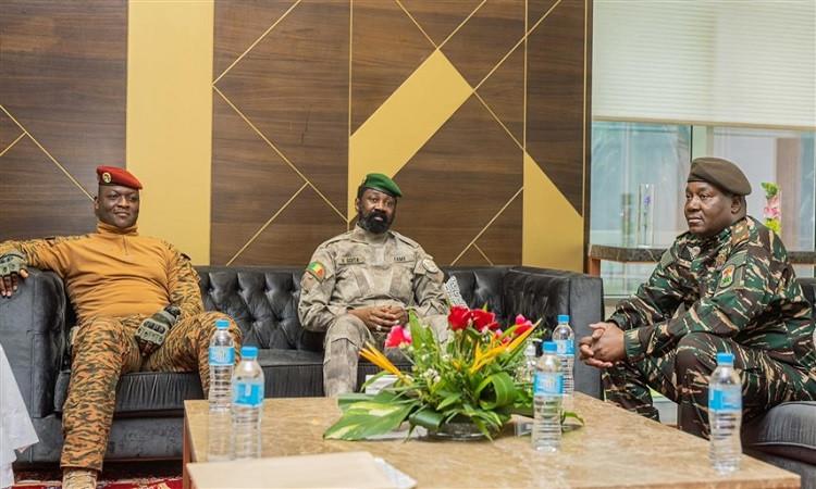 مالي والنيجر وبوركينا فاسو تقرر توحيد وثائق السفر والهوية