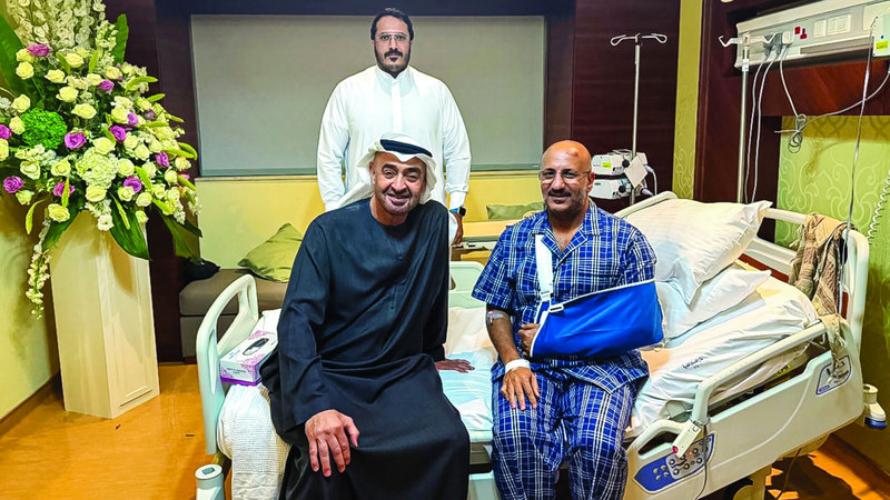 رئيس الدولة يطمئن على صحة طارق محمد عبدالله صالح في مستشفى زايد العسكري