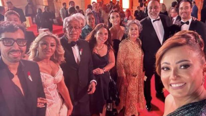 رزان مغربي تهنئ يسري نصرالله بتكريمه في مهرجان القاهرة السينمائي