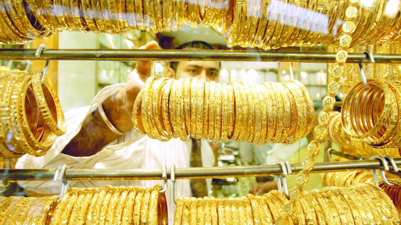 الذهب يرتفع حتى 18.5 درهماً للغرام.. ومتعاملون يُقبلون على الشراء «تحوطاً»