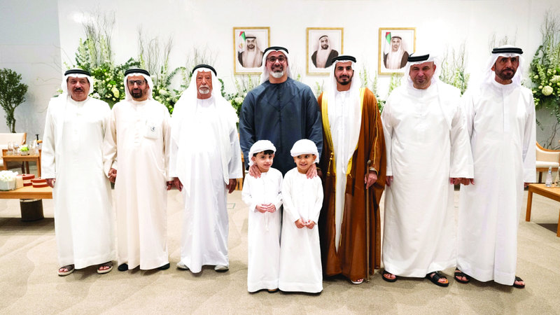 خالد بن محمد يحضر أفراح النعيمي والسويدي