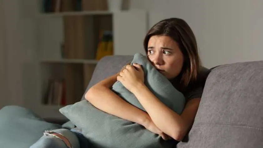 تفسير حلم الشعور بالخوف.. متى يكون بشرة خير؟