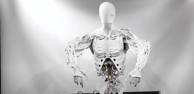 ابتكار روبوت بشري جديد.. يعمل بالماء ويشبه الإنسان لدرجة لا تصدق