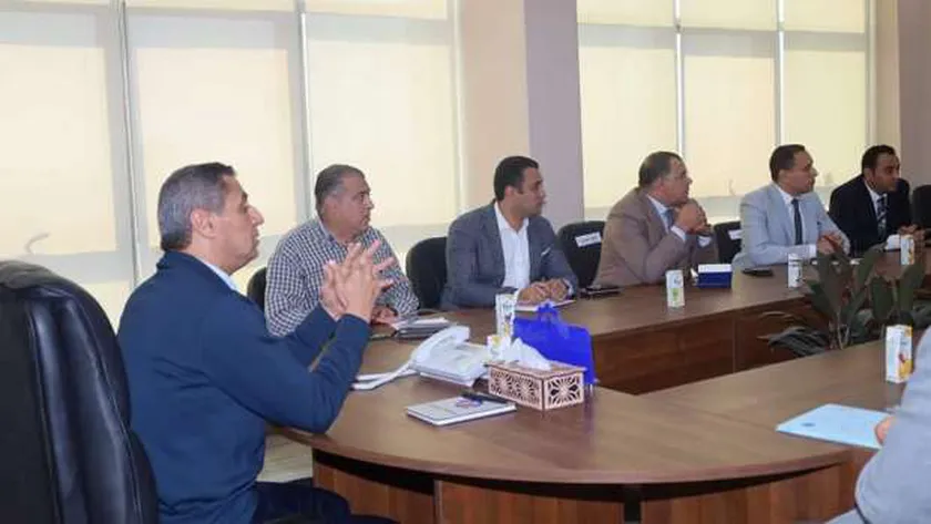 محافظ السويس يكشف عن خطته لإدارة التأمين الصحي الشامل.. «5 خطوات للنجاح»