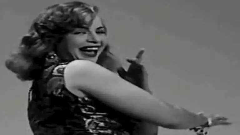 “عاهة في الركبة”.. كيف تحدثت هند رستم عن سر”دلعها” ؟