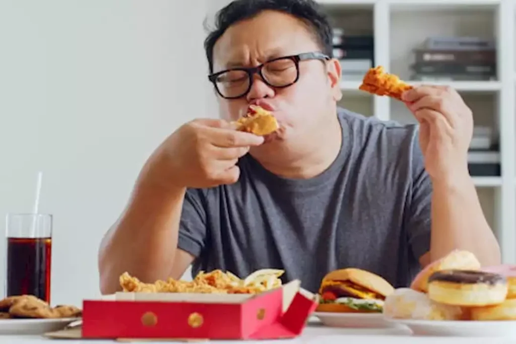 لماذا نشعر بالخمول بعد تناول الطعام مباشرة؟.. اعرف السر