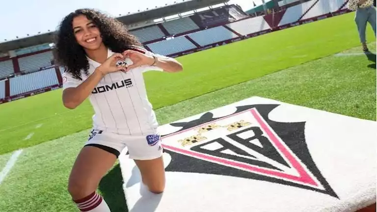 “محترفات بمختلف الألعاب”.. 15 صورة لقصص الرياضيات المصريات في أوروبا