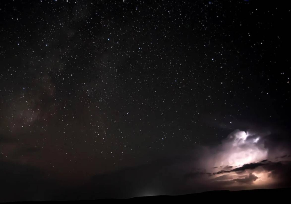 المذنب «A3» يودِّع سماء الحدود الشمالية في آخر ظهور له اليوم