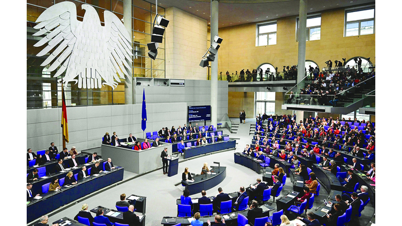 ألمانيا فقدت هيبتها كزعيم للقارة الأوروبية.. وقادتها يتبادلون الإهانات في البرلمان