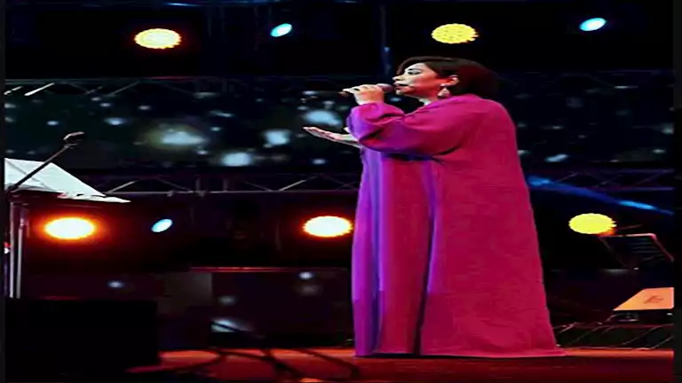 شيرين عبدالوهاب توجه رسالة صوتية لجمهورها: “بيكم وعشانكم هفضل واقفة على رجلي”