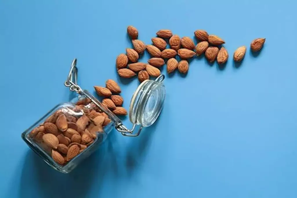 مفاجأة.. هذا ما يحدث لجسمك عند تناول اللوز