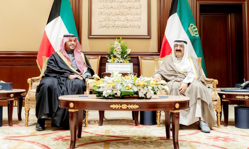 أمير الكويت والأمير تركي بن محمد بن فهد يبحثان تطوير العلاقات الأخوية