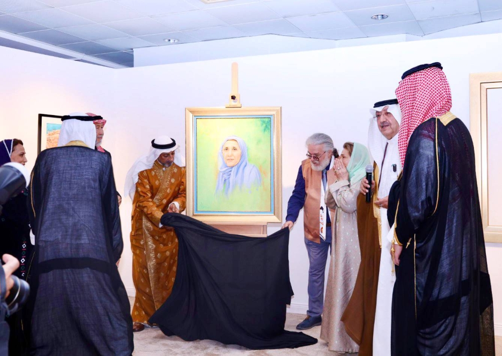 معرض «الجمل عبر العصور» يحتفي بـ«إرث صفية بن زقر» الإبداعي