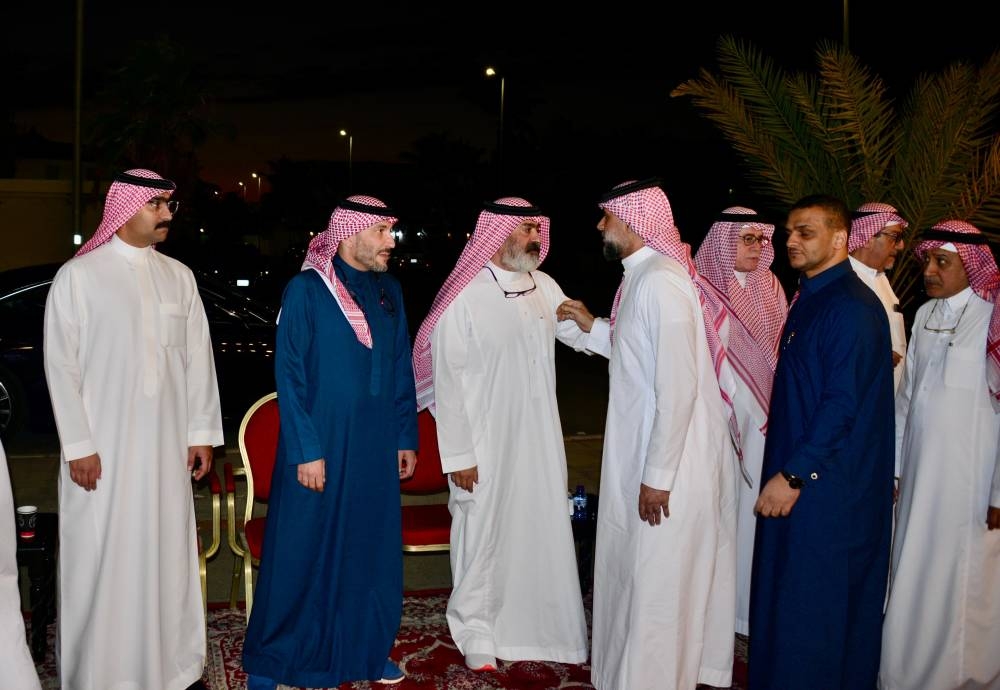 آل خياط يستقبلون المعزين في فقيدهم