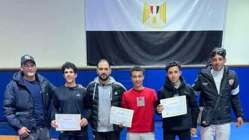 11 طالبا بكفر الشيخ يحصدون ميداليات ذهبية وفضية ببطولة المدارس للمصارعة الرومانية