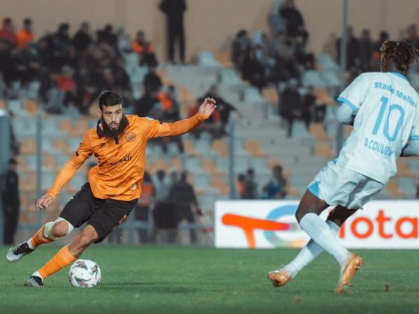 كأس الكونفدرالية: نهضة بركان يقتنص فوزا في اللحظات الأخيرة أمام الملعب المالي ويقترب من التأهل لقادم الأدوار