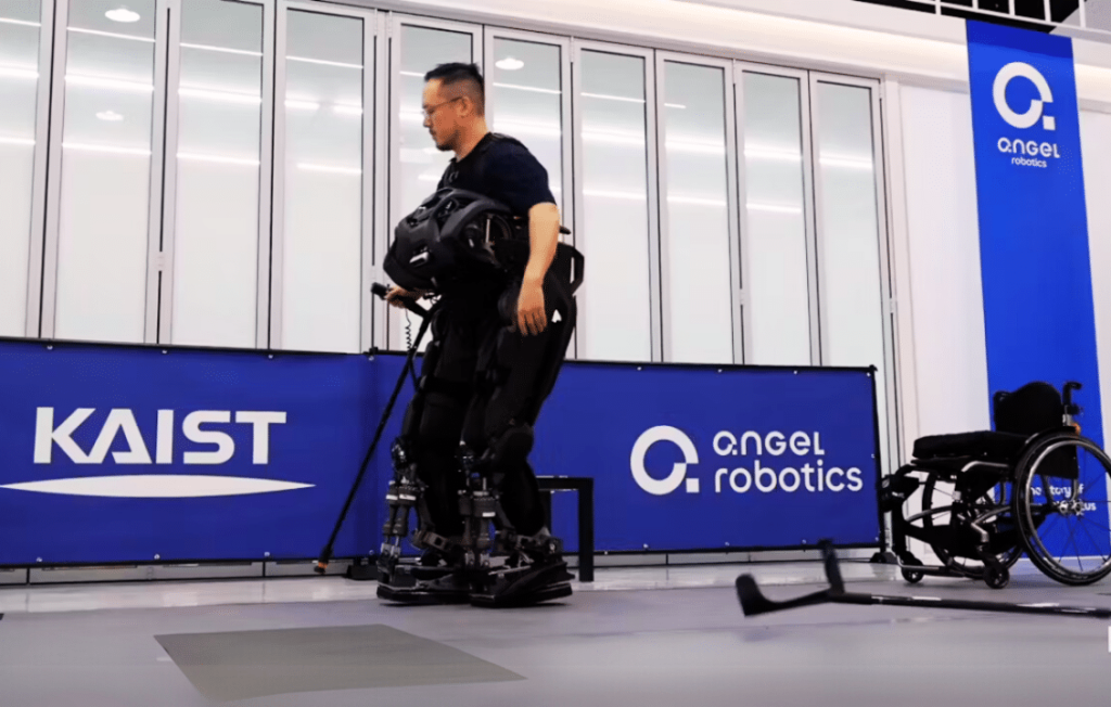 تطوير روبوت قابل للارتداء لتمكين مرضى الشلل النصفي من المشي