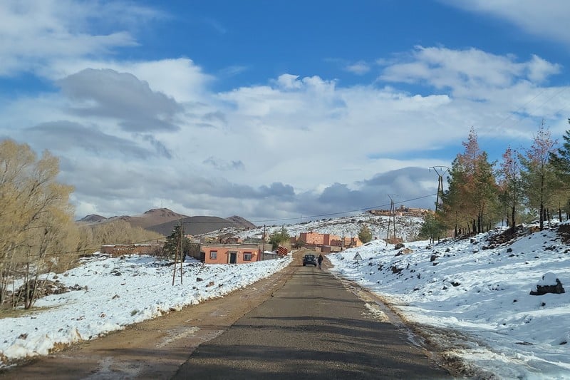 موجة برد تجتاح المغرب .. ومطالب بإيلاء العناية للمستقرين في الجبال