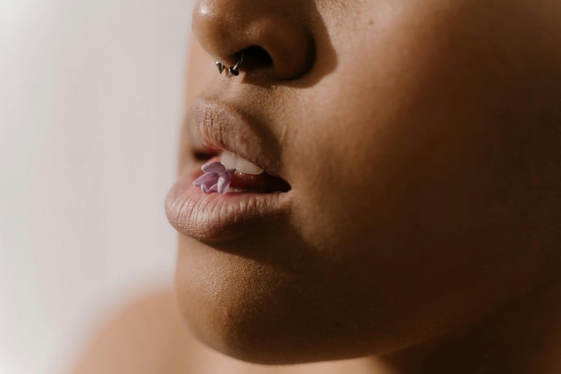 “البيرسينغ” بالمغرب.. ظاهرة شبابية بين التعبير عن الذات والتمرد على التقاليد