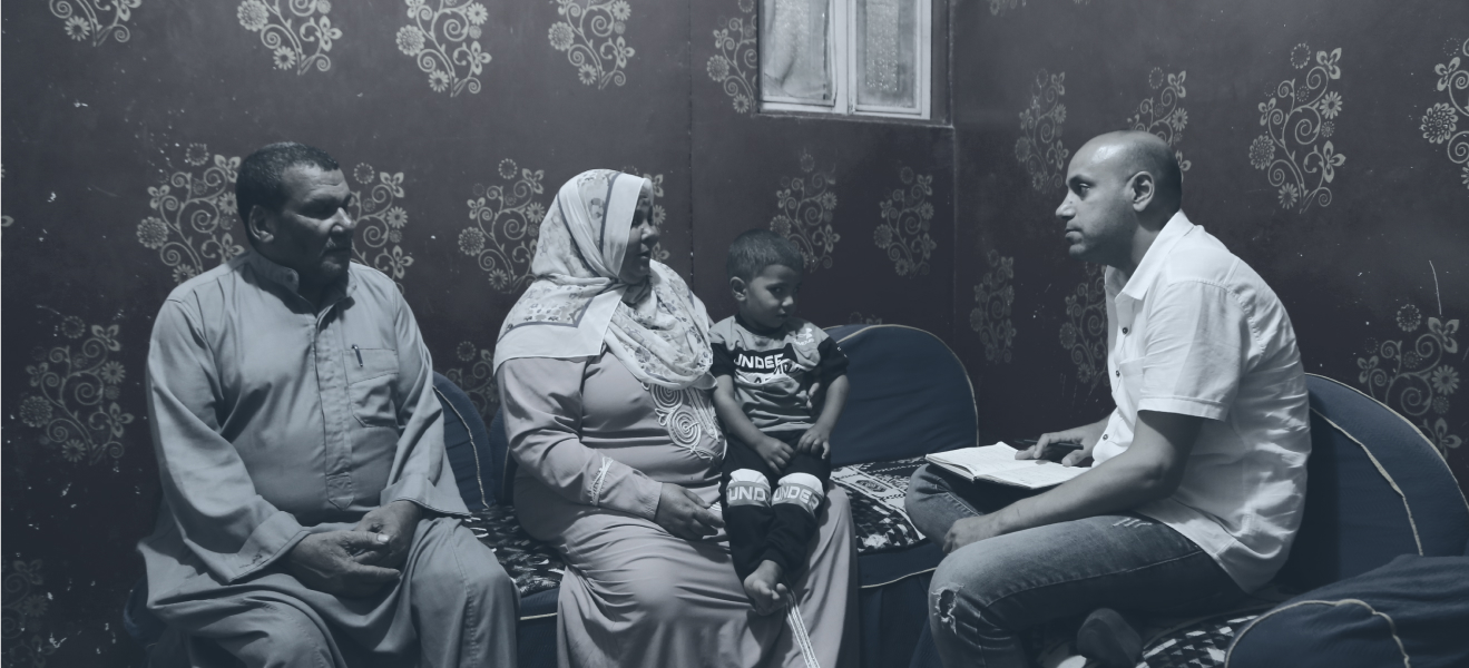 والدة أحمد عادل مع معد التحقيق