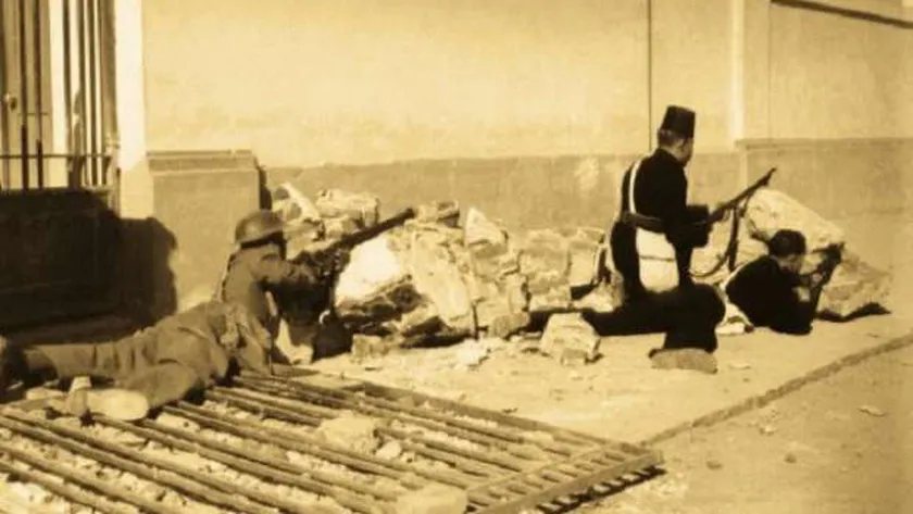 تصدِّي الجنود المصريين لجيش بريطانيا في معركة الإسماعيلية ملحمة خالدة