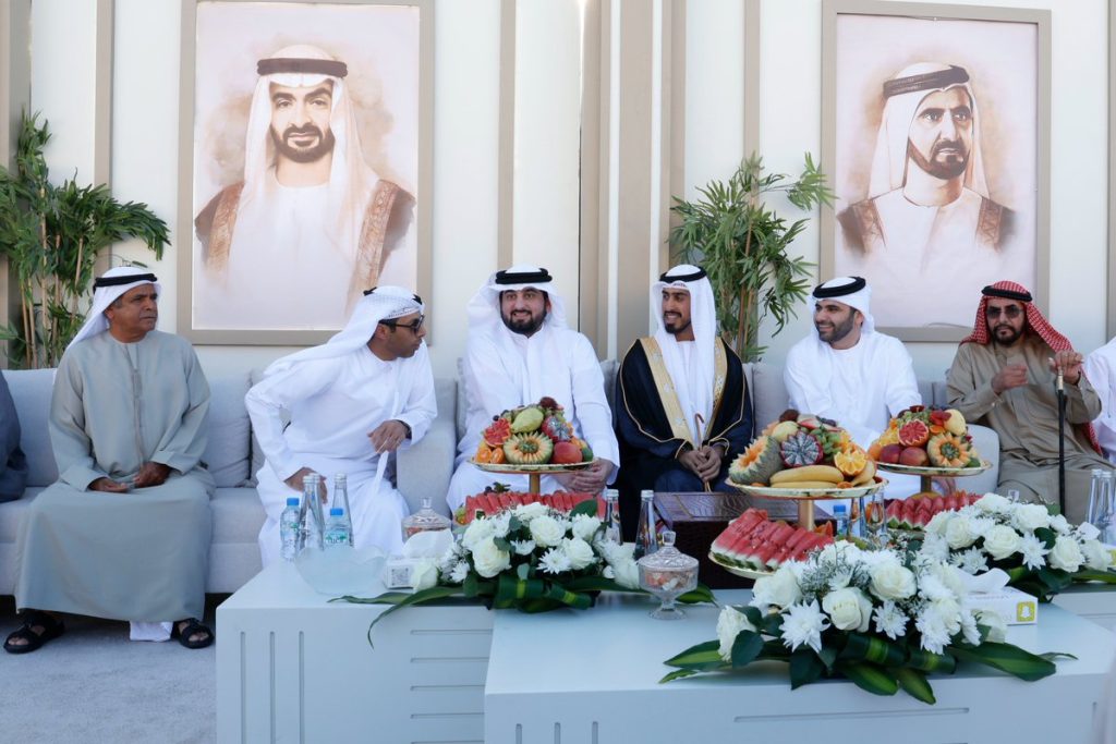 أحمد بن محمد ومنصور بن محمد يحضران أفراح المنصوري والشامسي