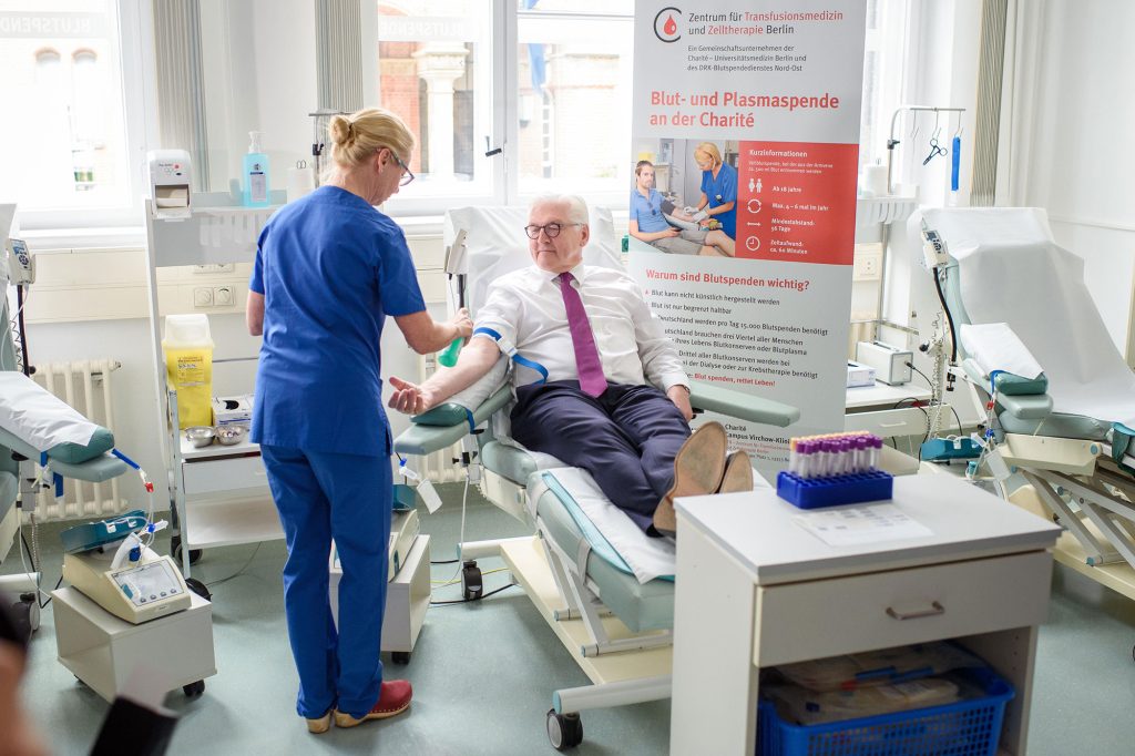 الموظفون الألمان يكثرون من التمارض والشركات تلاحقهم بمحققين خاصين