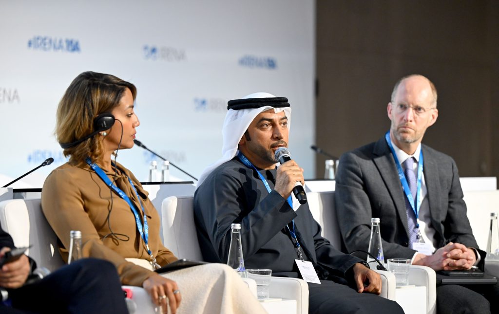 الإمارات تستهدف إنتاج 14.2 جيجاواط من الطاقة المتجددة بحلول 2030