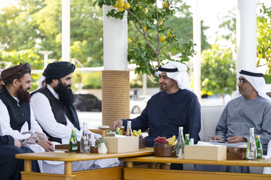 رئيس الدولة يبحث مع وزير الداخلية الأفغاني علاقات التعاون وسبل دعم الإعمار في أفغانستان