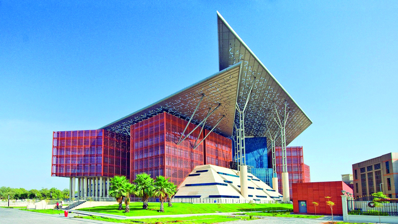 رجل يدفع 300 ألف درهم لشراء سيارة بـ «إعلان وهمي»