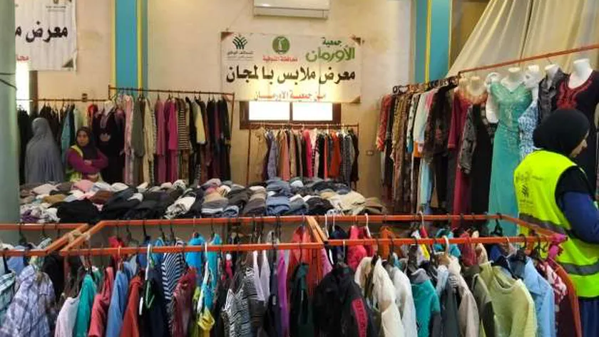 توزيع 3 آلاف قطعه ملابس بالمجان على الأسر الأولى بالرعاية في المنوفية