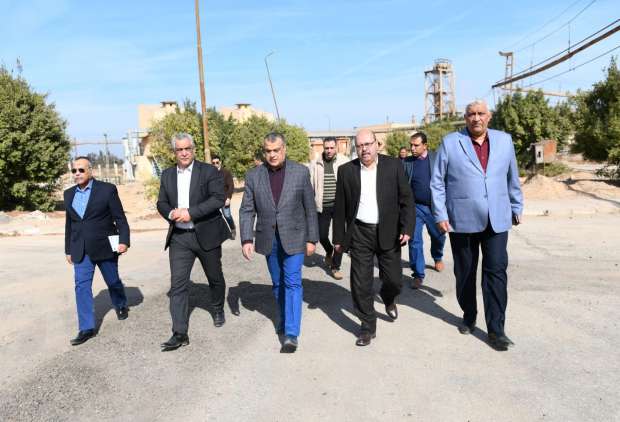 {"description":"\u0648\u0632\u064a\u0631 \u0627\u0644\u0625\u0646\u062a\u0627\u062c \u0627\u0644\u062d\u0631\u0628\u064a \u064a\u062c\u0631\u064a \u062c\u0648\u0644\u0629 \u0645\u0641\u0627\u062c\u0626\u0629 \u0641\u064a \u0645\u0635\u0646\u0639 18 \u0627\u0644\u062d\u0631\u0628\u0649"}