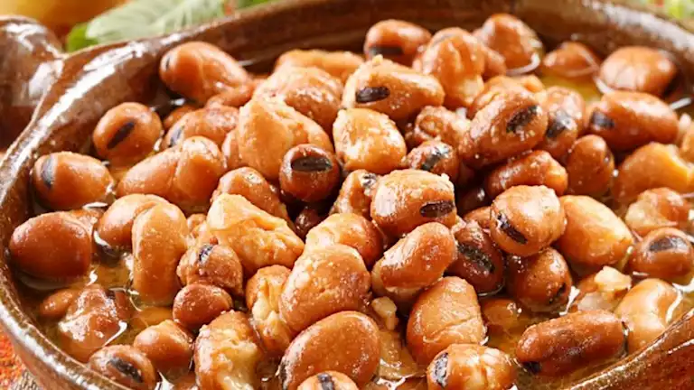 هذا ما يحدث للكلي والقولون عند تناول الفول.. مفاجأة