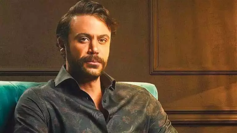 بكلمات مؤثرة.. محمد إمام يودع عمته ويطلب الدعاء لها