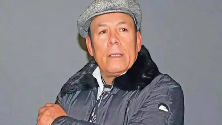 بعد تداول صورة أحمد ماهر مع مديرة مدرسة واقعة طفل دمنهور.. ماذا قال الفنان عنها؟