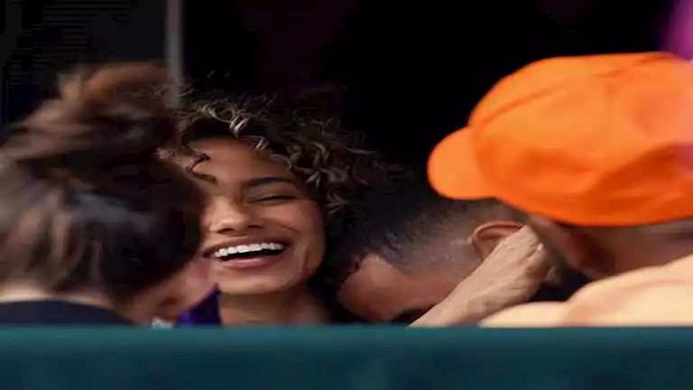 17 صورة وأبرز المعلومات عن زوجة كريم بنزيما