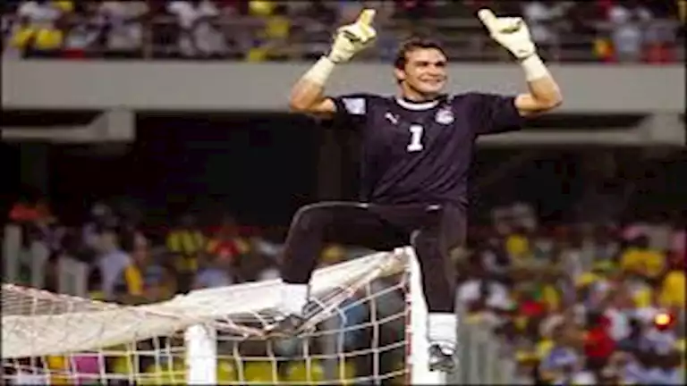 5 صور لاحتفال عصام الحضري بالبطيخة بعد الفوز على الزمالك