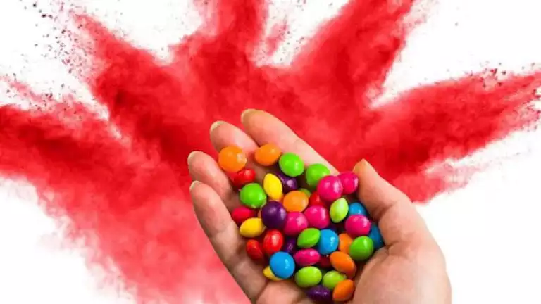 ما هي الصبغة الحمراء Red3 التي حظرتها أمريكا؟.. تسبب السرطان وتستخدم في الأطعمة والأدوية