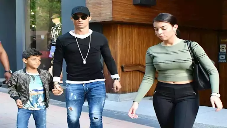 21 صورة وأبرز 4 معلومات عن حياة كريستانو رونالدو وجورجينا