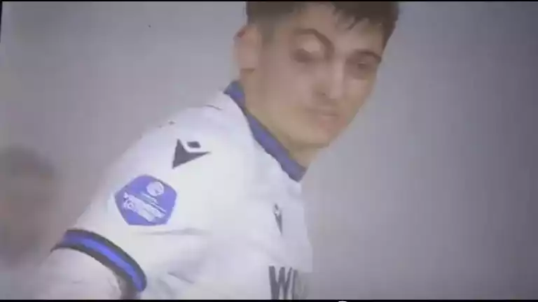 9 صور ترصد تحرك عين لاعب كرة قدم هولندي من مكانها